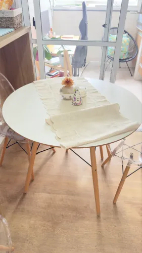 Mesa redonda de 90cm com 4 cadeiras!