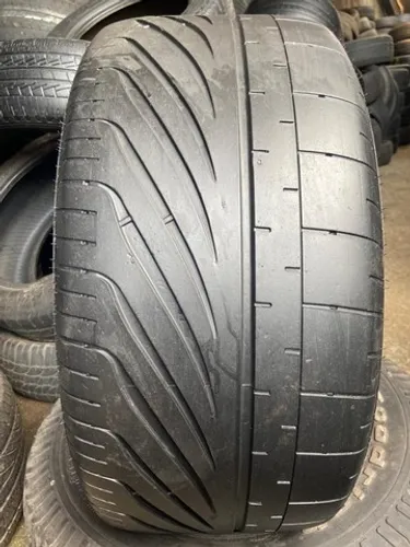 Pneu 285/35/20 Goodyear Eagle meia vida (não é riscado)