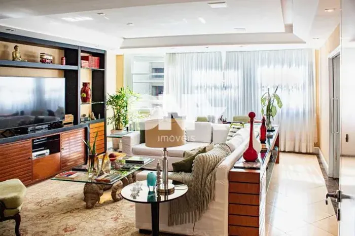 Apartamento - / Residencial / Copacabana