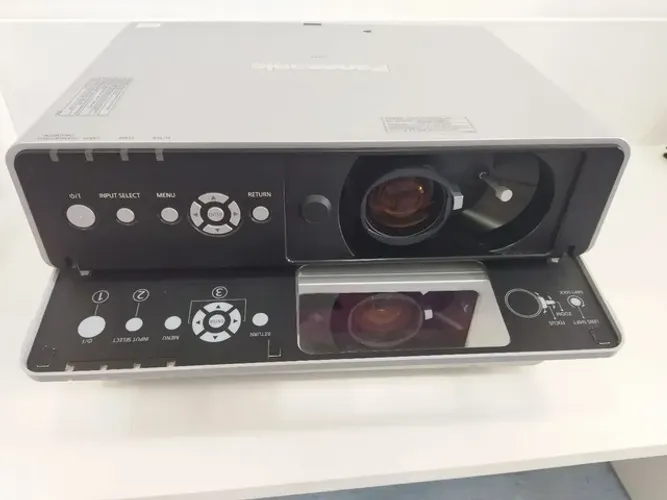 Projetor Panasonic Pt-F200U