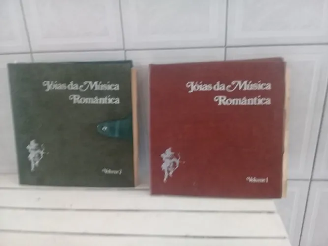 2 albuns  de disco de vinil   catalogados  , anos 70 80 90