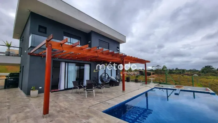 Casa com 3 quartos à venda, 500 m² por R$ 2.500.000 - Condomínio Lago Dourado - Jacareí/SP
