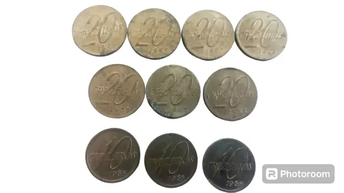 Lote de 10 moedas de 20 e 10 cruzeiros alumínio 1965