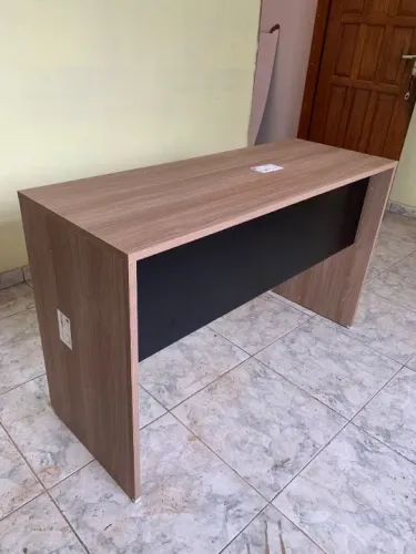 Mesa de escritório em excelente material. Fabricamos e entregamos