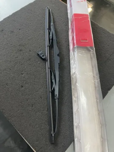 Palheta do limpador de pára-brisa Ford Ka 97 em diante. Genuíno 17?