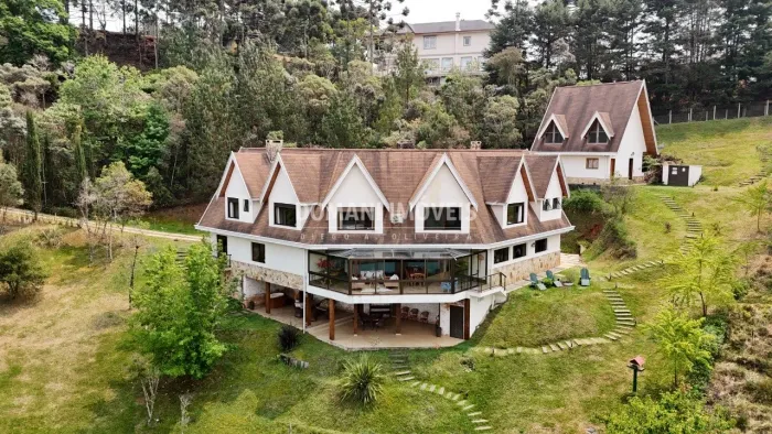Casa em Condomínio de Luxo na Região da Pedra do Fogo - Campos do Jordão/SP