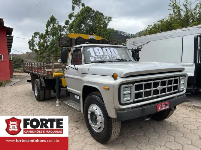 Ford F-14000 com Carroceria e Munck