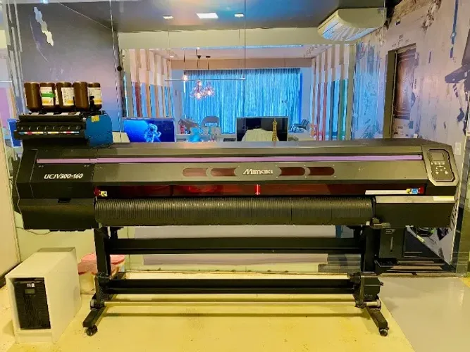 Plotter UV Mimaki UCJV300-160 Profissional - Impressão Multicamadas e Recorte Integrado