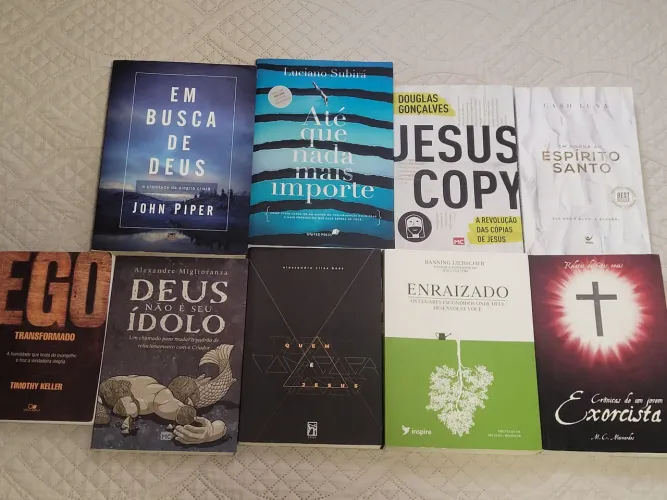 Livros cristãos em ótima condição.