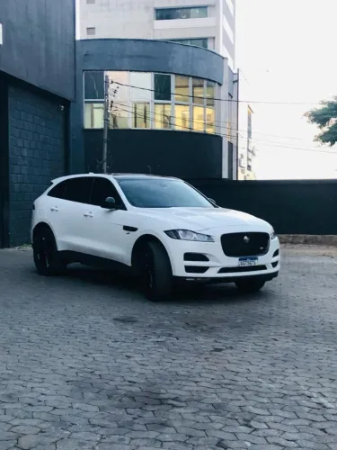Jaguar F Pace