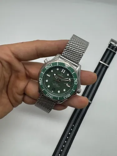 Relógio Omega Seamaster 007 com 2 pulseiras 