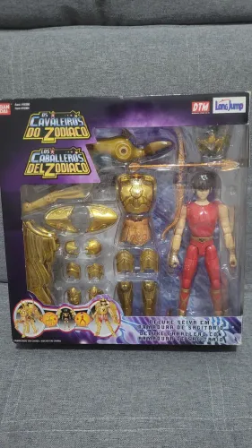 Boneco Seiya de Sagitário Linha Deluxe Knights Of The Zodiac Bandai cavaleiros do zodíaco