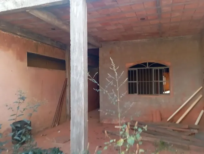 Bairro Maracanã/casa Em Lote 150 m²..Escada Pronta segundo Pavimento!!!