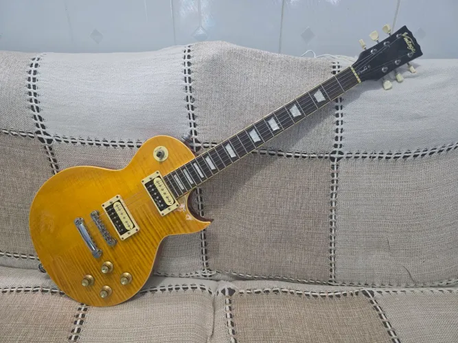 Guitarra Vintage Paradise Reissue AFD Slash V100