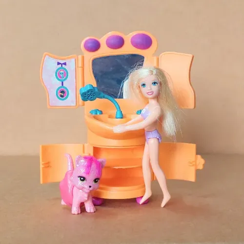  brinquedo - boneca Polly Pocket + gato + acessório Glitz n' Glam Pets Dazzlin' Day Spa