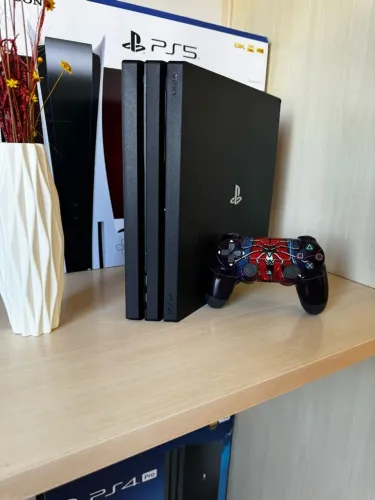 Playstation 4 Pro impecável 