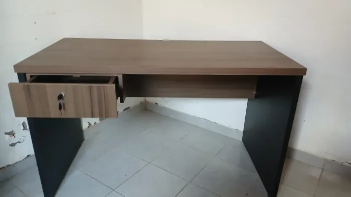 Mesa 100% MDF Planejada Laqueada em Preto e Imbuia (Quarto ou Escritório)