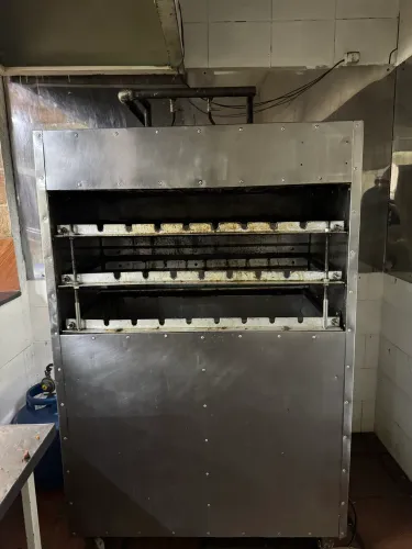 Churrasqueira a gás rotativa com 23 espetos