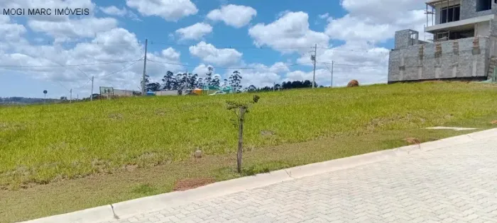 Terreno em Condomínio à Venda em Mogi das Cruzes-SP, Bairro Cocuera, 350m² de Área
