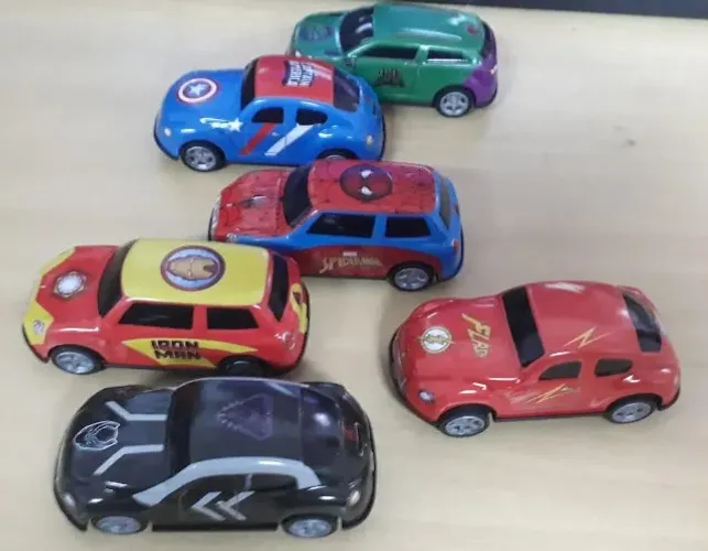 Kit com 6 Mini Carrinhos Pull Back super-heróis - carrinhos à Fricção