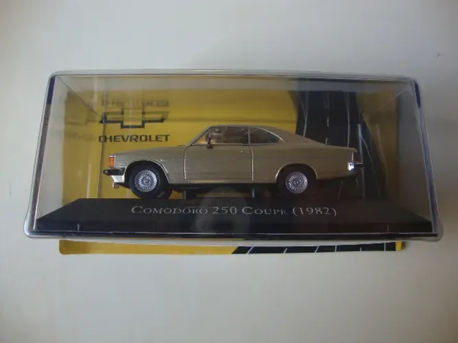 Miniatura - Chevrolet - Comodoro 250 Coupe (1982) - 1:43 - Lacrada