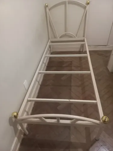 Cama de solteiro de ferro 