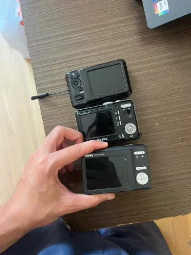 3 cybershots (câmera digital)