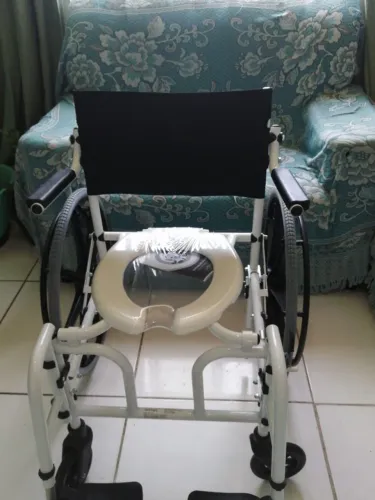 CADEIRA SE RODA PARA BANHO NUNCA USADA