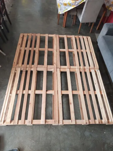 Pallets de madeira para cama de casal