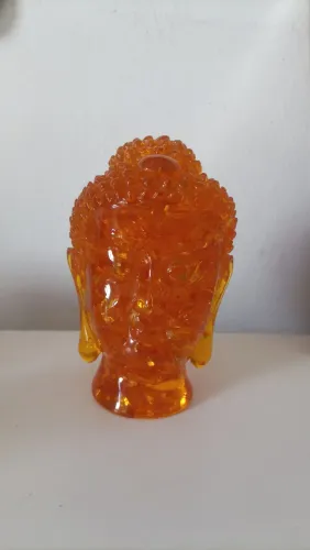 Cabeça de Buda Decorativa em Resina Âmbar