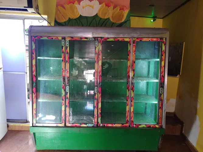 Expositor Refrigerado com Design Frutado