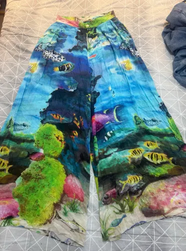 Calça pantalona em seda pura colorida da marca água de coco tamanho p 