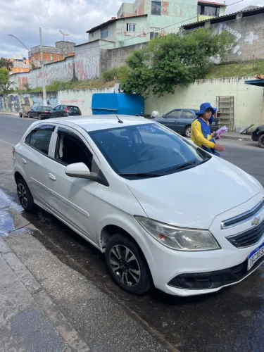 Alugo Onix para rodar em app uber,99 e outros e para buso particular também por apenas 600