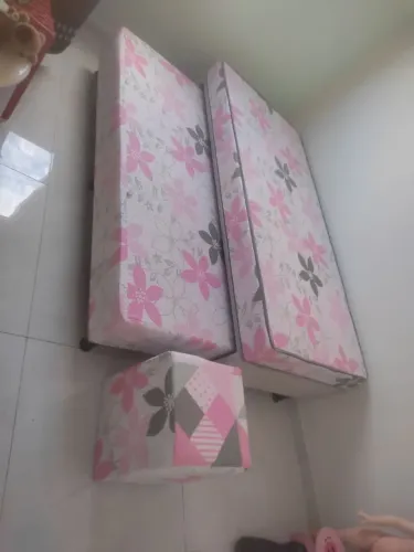 Conjunto de colchões e puff infantil floral Novos 