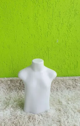 Busto infantil em plastico branco 
