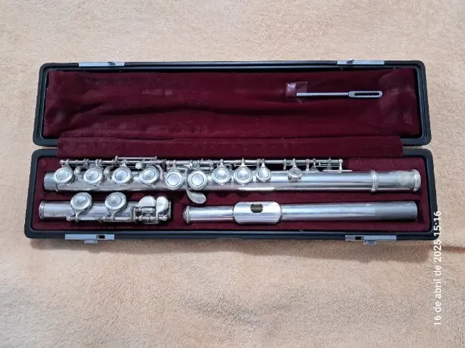 Flauta Transversal Yamaha 211 S I I - (Usado) e brinde (Método prático para iniciantes)