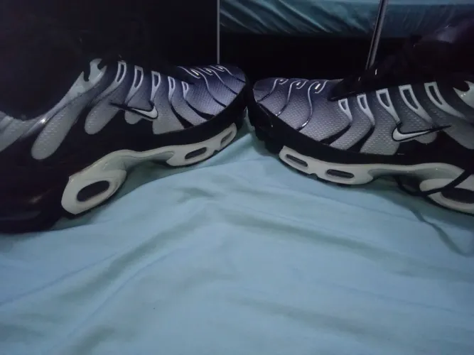 Nike Air Max Plus TN - Preto/Cinza