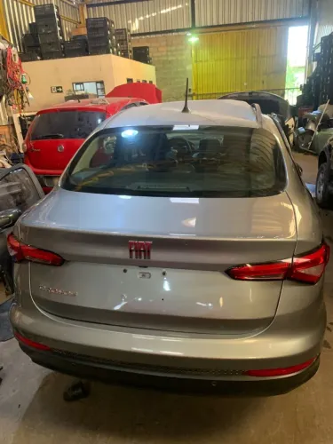 Fiat Cronos 1.3 4cc somente venda de peças separadas. Não vendemos a sucata inteira. 