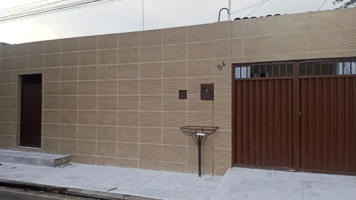 Vende-se, troca-se (Aluguel a negociar) casa no Benedito Bentes I