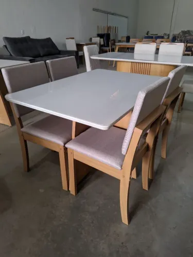 Mesa de Jantar em PROMOÇÃO com 4 cadeiras 