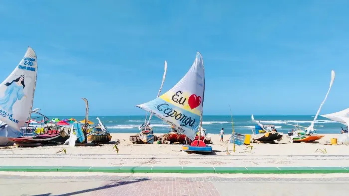 Lotes na Praia da Caponga em Condomínio Fechado com clube completo. R$ 427,00.
