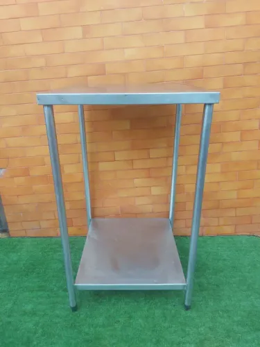 Mesa de Inox com Prateleira