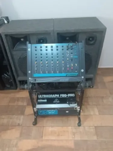 Mesa de Som Behringer Ultragraph FBQ-Pro + Caixas de Som Selenium+potência A4000 + reck