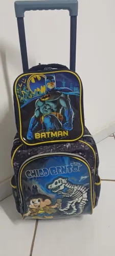 Mochila de rodinhas e Lancheira Batman e Dinossauro