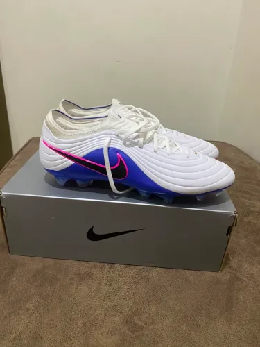 Chuteira Nike Tiempo Maestro Elite, Tamanho 42 , na caixa nunca usada e primeira linha!!