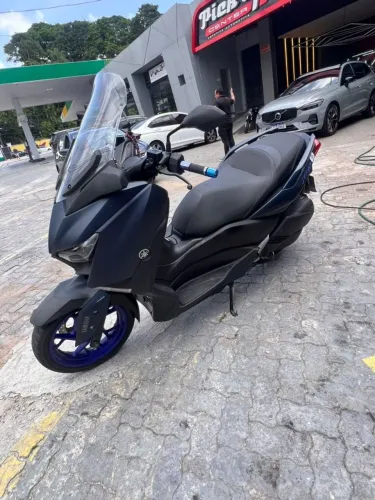 XMAX 250 Cilindrada único dono. Faço troca com troco.aceito o seu usado.