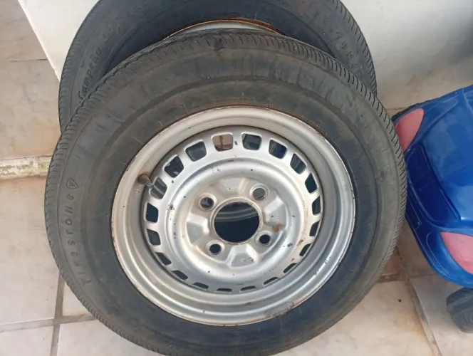 Rodas com pneus Firestone para Fusca e derivados aro 15 