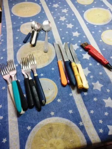 ? KIT DE TALHERES + AFIADOR