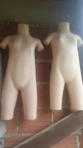 Manequim infantil