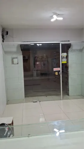 1.800,00 Vitrine + Porta de vidro 10 milímetro